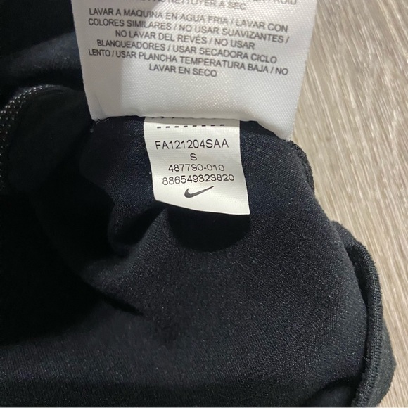 Nike Golf Tour Performance Long Sleeve  Dri-Fit Size: Small - Picture 4 of 4